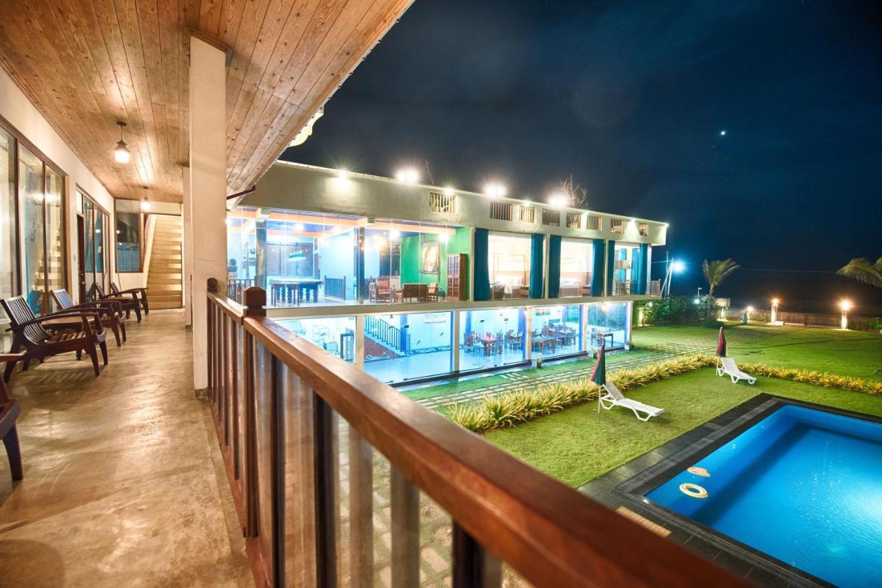 Hotel Calypso Sunset Iranawila Exterior foto