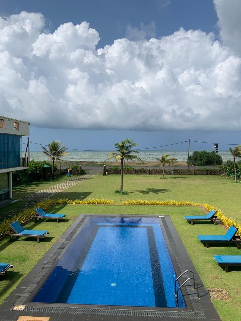 Hotel Calypso Sunset Iranawila Exterior foto